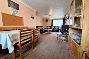 Lounge/Diner- click for photo gallery